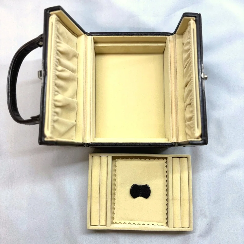 Unbranded vintage jewelry